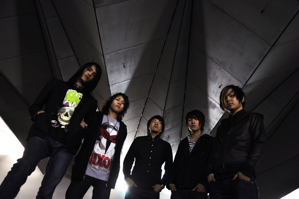 Pressefoto CROSSFAITH Album The Artificial Theory for The Dramatic Beauty 2010